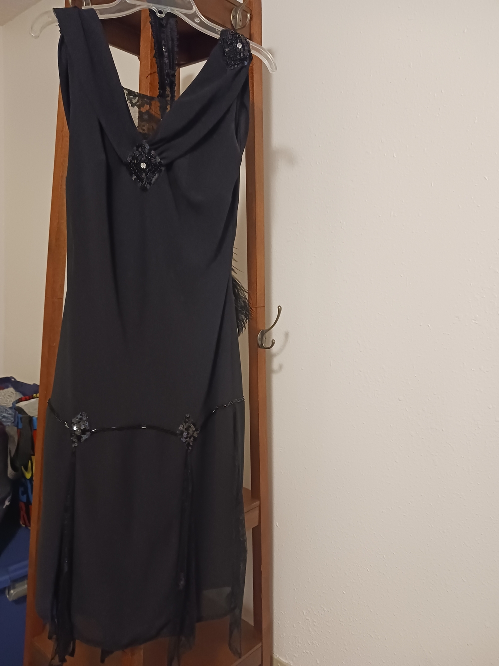 1920s Flapper-style Dress with Sequin Detail & Headband